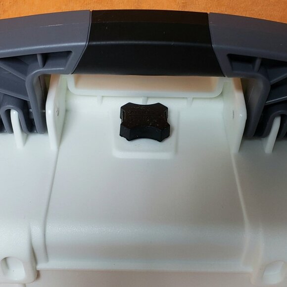 Invicta Jason Taylor Limited Edition Tower Of Strength WhiteGray 3 Slot Case - Picture 5 of 10